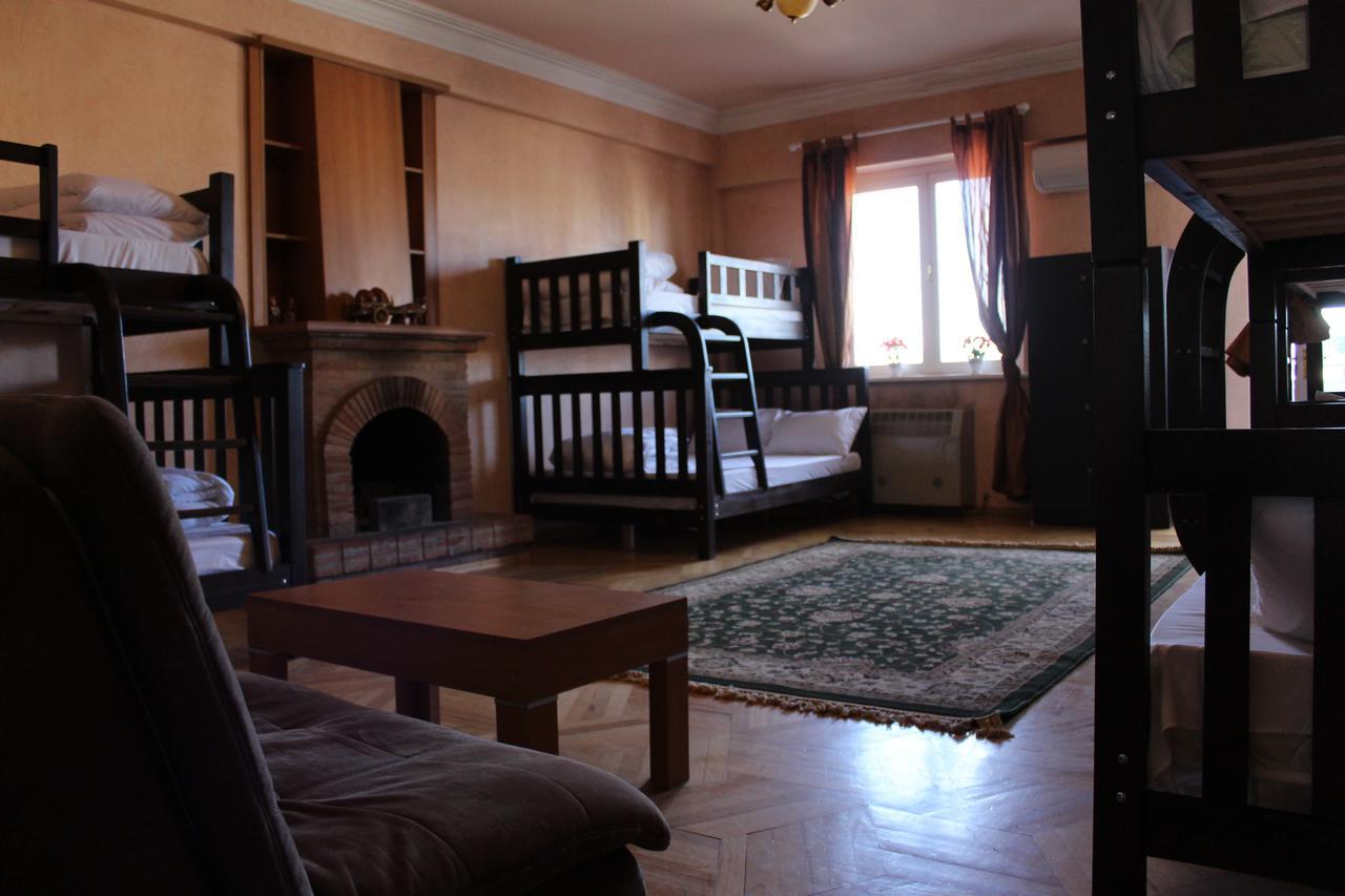Herrmas Hostel Tbilisi Eksteriør billede