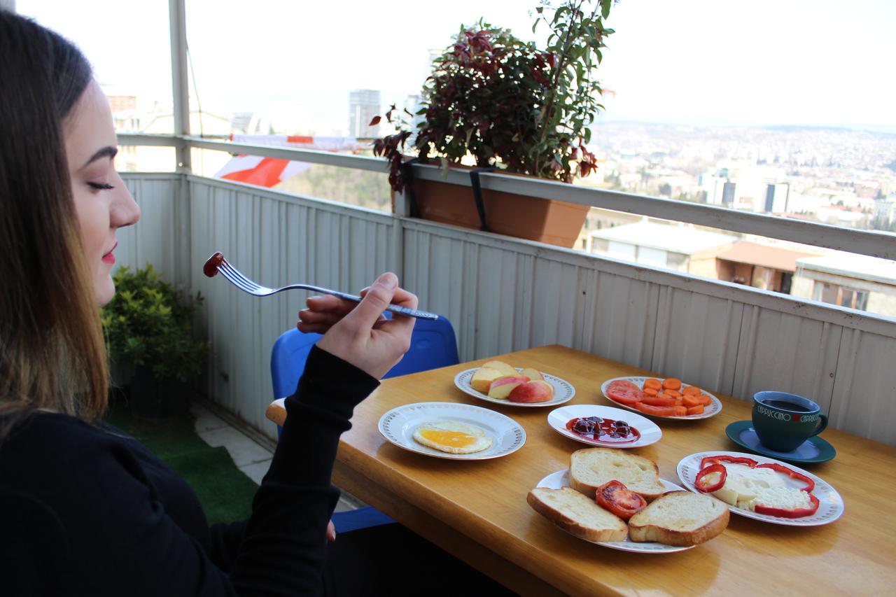 Herrmas Hostel Tbilisi Eksteriør billede