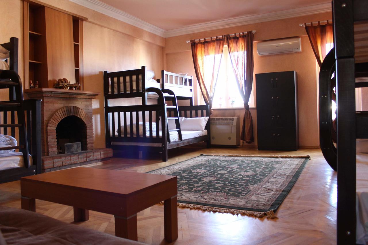 Herrmas Hostel Tbilisi Eksteriør billede